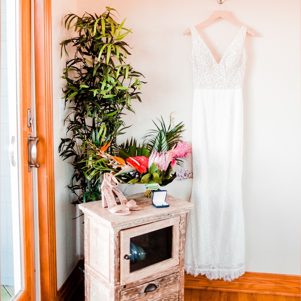 BHLDN Cream Sleeveless V-Neck Wedding Gown - Picture 2 of 16